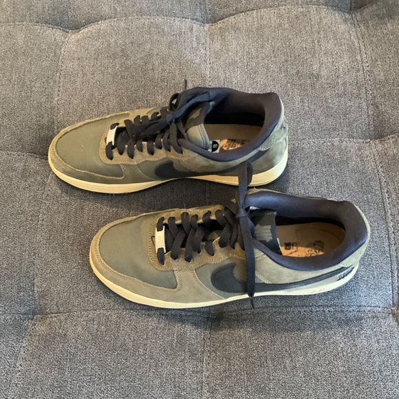 EUC Nike Air Force 1 Low SP Undefeated \